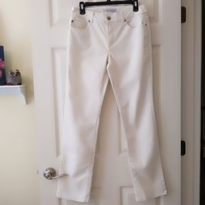 Chico's Ultimate Fit Slim Leg off white Jeans size 0.5 or 6